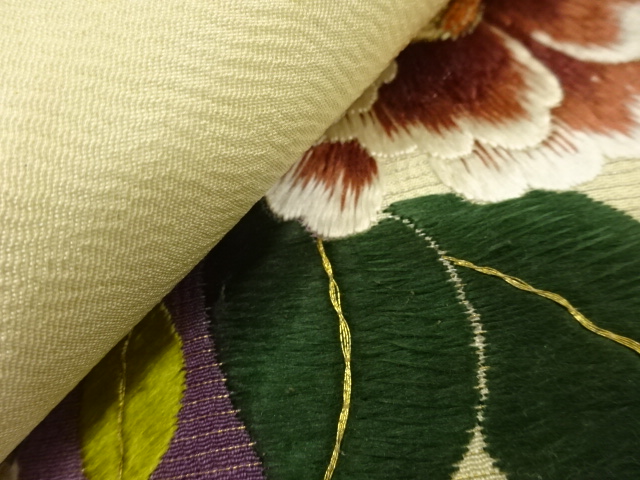  アンティーク　花瓶に文箱・椿・南天模様刺繍丸帯（着用可）